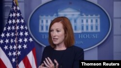  젠 사키 백악관 대변인이 14일 미군을 도운 아프간인들을 대피시키는 '동맹난민작전'에 대해 설명하고 있다. 