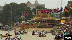 Festival Air diselenggarakan tiap tahun di Kamboja untuk merayakan tahun baru mereka (foto: dok).