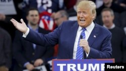 U.S. Republican presidential candidate Donald Trump speaks at a campaign rally in Lowell, Massachusetts Jan. 4, 2016. 