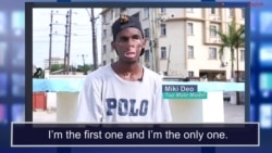 Embrace ເປັນທັງຄໍານາມ ການກອດ, ແລະຄໍາກິລິຍາ ໂອບກອດເອົາ ຫຼື ຍອມຮັບເອົາ 