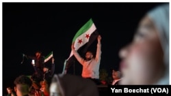 سوری‌ها سقوط رژیم بشار اسد رئیس جمهوری سابق سوریه و متحد جمهوری اسلامی را در ۲۲ آذر ۱۴۰۳ جشن گرفتند.