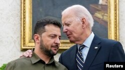 Volodimir Zelenski i Džo Bajden tokom sastanka u Beloj kući (Foto: REUTERS/Kevin Lamarque)