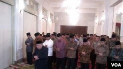 SBY undang kedua calon presiden berbuka puasa di Istana Negara Jakarta, Minggu (20/7). (VOA/ Andylala)