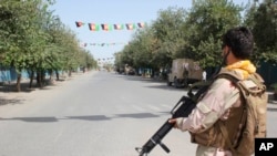 Pasukan keamanan Afghanistan berjaga-jaga saat berperang melawan gerilyawan Taliban di provinsi Kunduz di utara Kabul, Afghanistan, Sabtu, 31 Agustus 2019. Taliban telah melancarkan serangan besar-besaran baru di salah satu kota utama Afghanistan, Kunduz. (Foto AP/Bashir Khan. S)