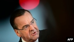 រដ្ឋមន្រ្តី​ការពារជាតិ​អាល្លឺម៉ង់​លោក Boris Pistorius ថ្លែង​នៅ​ក្នុង​សន្និសីទ​កាសែត​កាលពីថ្ងៃទី​០៥ មីនា ឆ្នាំ២០២៤ ទាក់ទិន​នឹង​សំឡេង​ទូរសព្ទរបស់​មន្ត្រី​យោធា​