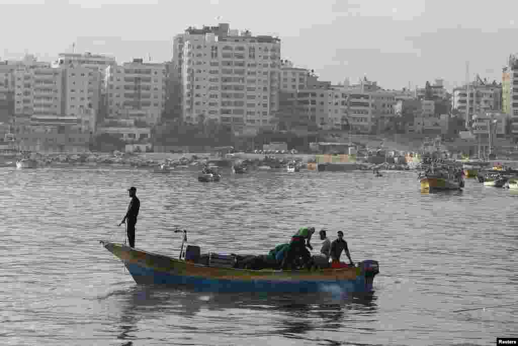 Palestinian fishermen return to the sea during a cease-fire, Gaza City, Aug. 11, 2014.
