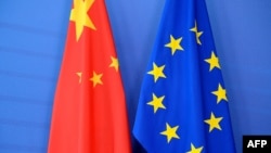 Xitoy va Yevropa Ittifoqi bayroqlari