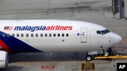 Sebuah pesawat Malaysia Airlines di bandara internasional Kuala Lumpur di Sepang, Malaysia (9/3).