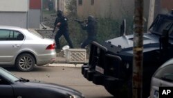 Pripadnici kosovske policije tokom akcije na ulicama sjevernog dijela Mitrovice, 23. oktobra 2021.