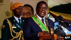 Le président Emmerson Mnangagwa donne un discours lors du jour d'indépendance du Zimbabwe à Harare, le 18 avril 2018.