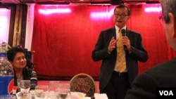 Sam Rainsy, former president of Cambodia National Rescue Party, answers questions during a dinner gathering with Cambodian-Americans at Harvest Moon restaurant, Virginia, Thursday October 6, 2016.