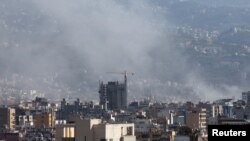 20일 레바논 수도 베이루트 남부 지역에서 이스라엘 군의 공습으로 인해 연기가 피어오르고 있다.