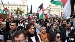 تصویری از یک تجمع اعتراضی طرفداران فلسطینی‌ها در لندن. (آرشیو)