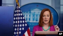 젠 사키 미국 백악관 대변인이 28일 기자회견을 하고 있다.