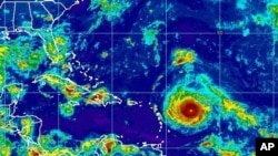 Citra satelit tanggal 4 September 2017 yang diberikan oleh National Oceanic and Atmospheric Administration (NOAA) ini menunjukkan Badai Irma mendekati bagian timur Karibia. Badai Irma berubah menjadi badai Kategori 4 yang kuat pada hari Senin (4/9).