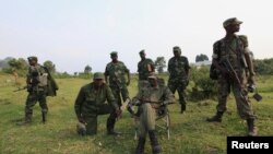 Para anggota pemberontak M23 di kota Bunagana, Republik Demokratik Congo atau DRC dekat perbatasan Uganda (foto: dok). 