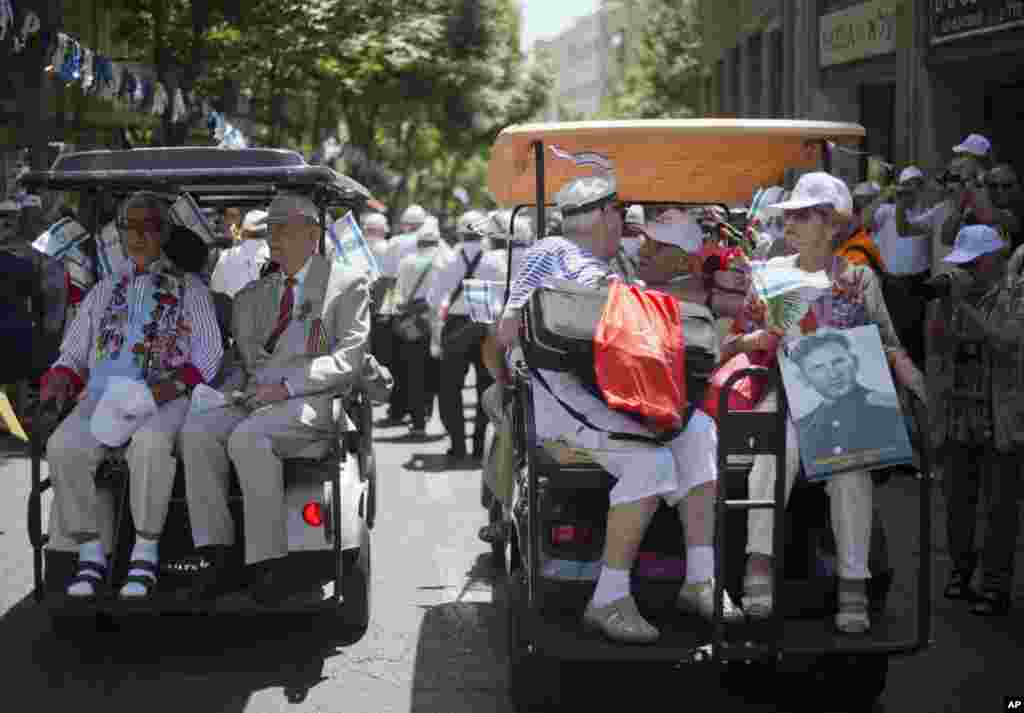 A garin Jerusalem dake Isra&#39;ila tsoffin sojoji da suka yi yakin duniya na biyu sun fito&nbsp; wajen pareti. &nbsp;