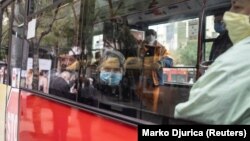 Odluka o uvođenju najstrožijih epidemioloških mjera crnogorskog glavnog grada i stare prijestonice uslijedila je nakon što su Podgorica i Cetinje prekoračili brojku od 1.200 zaraženih na 100.000 stanovnika. (Ilustrativna fotografija: Reuters/Marko Djurica)