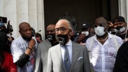 Pendeta sekaligus tokoh pejuang hak-hak sipil Al Sharpton (paling depan) berbicara dalam aksi unjuk rasa menentang diskriminasi terhadap warga kulit hitam di AS di Washington, pada 28 Agustus 2020. (Foto: AP)
