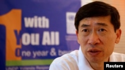 Direktur Program Pembangunan PBB wilayah Asia-Pasifik Haoliang Xu dalam sebuah konferensi pers di Kota Tacloban di Filipina tengah, 9 November 2014.
