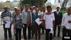 A group of villagers from Kampong Speu province protested in Phnom Penh to demand the release of one villager who is charged by the court over a land dispute case, Phnom Penh, Cambodia, January 11, 2019. (Sun Narin/VOA Khmer) 
