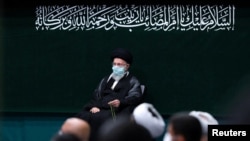 علی خامنه‌ای.