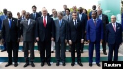 Zajednička fotografija šefova država i vlada zemalja učesnica radnog ručka drugog dana samita G-7 u Italiji