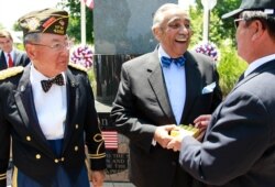 찰스 랭글 하원의원이 2011년 7월 미국 뉴저지주 포트리에서 한국전 참전용사들을 위한 행사에 참석했다.