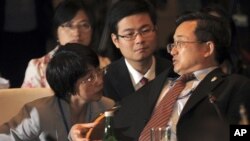 China's Assistant Foreign Minister Liu Zhenmin (R) speaks to members of his delegation during a senior officials' meeting of ASEAN countries and China in Nusa Dua, on the Indonesian island of Bali July 20, 2011.