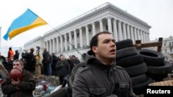 Protesters, Police Clash in Kyiv