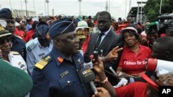 Alex S. Badeh le 26 mai 2014 à Abuja. (AP Photo/Gbenga Olamikan)