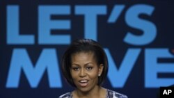 Michelle Obama mengampanyekan ajakan 'Let's Move' untuk mengurangi obesitas di kalangan anak-anak Amerika (foto: dok).
