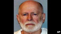 Juri di pengadilan Boston menetapkan James "Whitey" Bulger bersalah atas pembunuhan dan pemerasan, 12 Agustus 2013 (Foto: dok). Bulger tertangkap di Santa Monica, California, tahun 2011 setelah 16 tahun hidup dalam pelarian. 