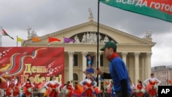 FILE - Schoolchildren perform at a ceremony marking Belarus’ holiday honoring the state flag and emblem in Minsk, Belarus, on May 13, 2012. 