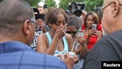 Diamond Reynolds weeps after she recounts the incidents that led to the fatal shooting of her boyfriend Philando Castile July 7, 2016. (REUTERS/Eric Miller)