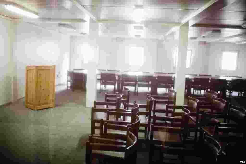 Installed for peacekeepers, this dining room now serves meals for 75 Abkhaz Syrian refugees. (V. Undritz for VOA)