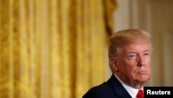 លោក​ប្រធានាធិបតី​អាមេរិក Donald Trump ចូលរួម​សន្និសីទ​កាសែត​រួម​គ្នា​ជាមួយ​នឹង​លោក​ប្រធានាធិបតី​ហ្វាំងឡង់ Sauli Niinisto នៅ​សេតវិមាន ក្នុង​រដ្ឋធានី​វ៉ាស៊ីនតោន កាលពី​ថ្ងៃទី២៨ ខែសីហា ឆ្នាំ២០១៧។