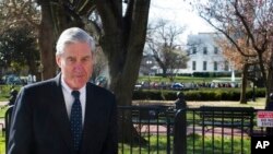 Penyelidik khusus Robert Mueller di depan Gedung Putih, Washington, D.C., 24 Maret 2019. (Foto: dok).