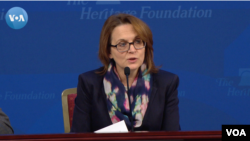 لیزا کورتیس، مدیر مرکز امنیت امریکای نوین