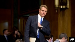 美国参议院外交委员会委员，亚利桑那州共和党籍联邦参议员杰夫·弗莱克在华盛顿国会山。（资料照片）