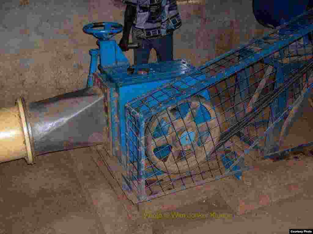 The turbine that drives the generator inside the powerhouse. (Photo: Practical Action)