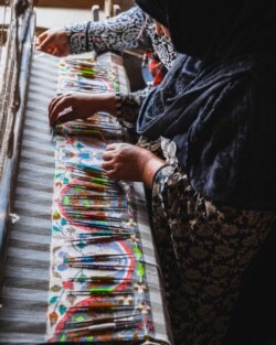 An artisan weaves Pashmina fabric in Srinagar. (Me&K photo)