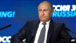 Russian President Vladimir Putin attends an annual VTB Capital "Russia Calling!" Investment Forum in Moscow, Nov. 28, 2018. 