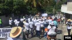 Journalists, joined by supporters, march in the streets of Port-au-Prince, Haiti, in honor of their murdered colleague, June 16, 2019. (M. Vilme/VOA Creole)