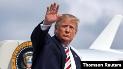 Presiden AS Donald Trump di bandara kota Morristown setelah akhir pekan di Bedminster, New Jersey, 4 Agustus 2019. (Foto: dok).