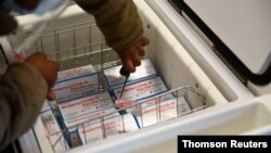 한국 평택 주한미군 기지에서 모더나 신종 코로나바이러스 백신 접종을 준비하고 있다.