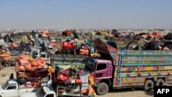 افغان پناہ گزین افغانستان جانے کے لئے چمن بارڈر کراسنگ پر پہنچ رہے ہیں