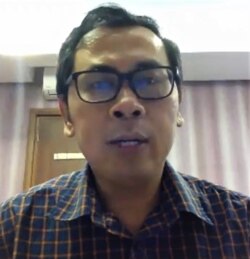 Staf khusus Menteri Keuangan, Yustinus Prastowo, via Zoom, Minggu 26 April 2020. (VOA/Anugrah)