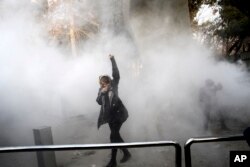 Tehran Universiteti tələbələrinin nümayişindən bir görüntü