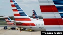 Pesawat maskapai American Airlines di bandara Reagan National di Washington DC (foto: ilustrasi). 